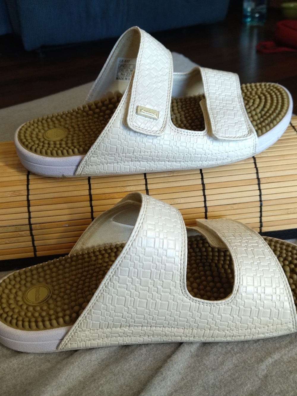 Kenkoh US M7/W8 EUR39 (0402124) massage sandals.